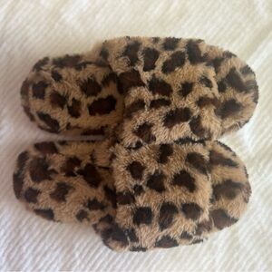Leopard Print Fuzzy Slippers